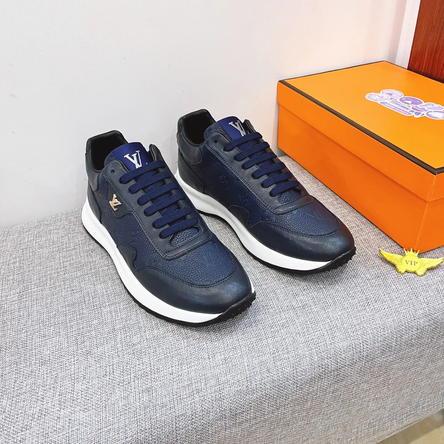 Men's shoes 💰 460💰【LV】🔥Louis Vuitton, high-end men's shoes brand official website 1:1 latest masterpiece: uppers are made of Italian imported first-layer cowhide with comfortable and breathable lining➕original non-slip and wear-resistant outsole🔥, making walking more convenient and comfortable! An exclusive new model, a stunning work, a beautiful 1:1 replica [color] compared to the official quality! Create a fashionable personality to set off your uniqueness! A must-have for trendy men! Classic🔥Size: 38-44 Color: 🔥Multiple colors available🔥.